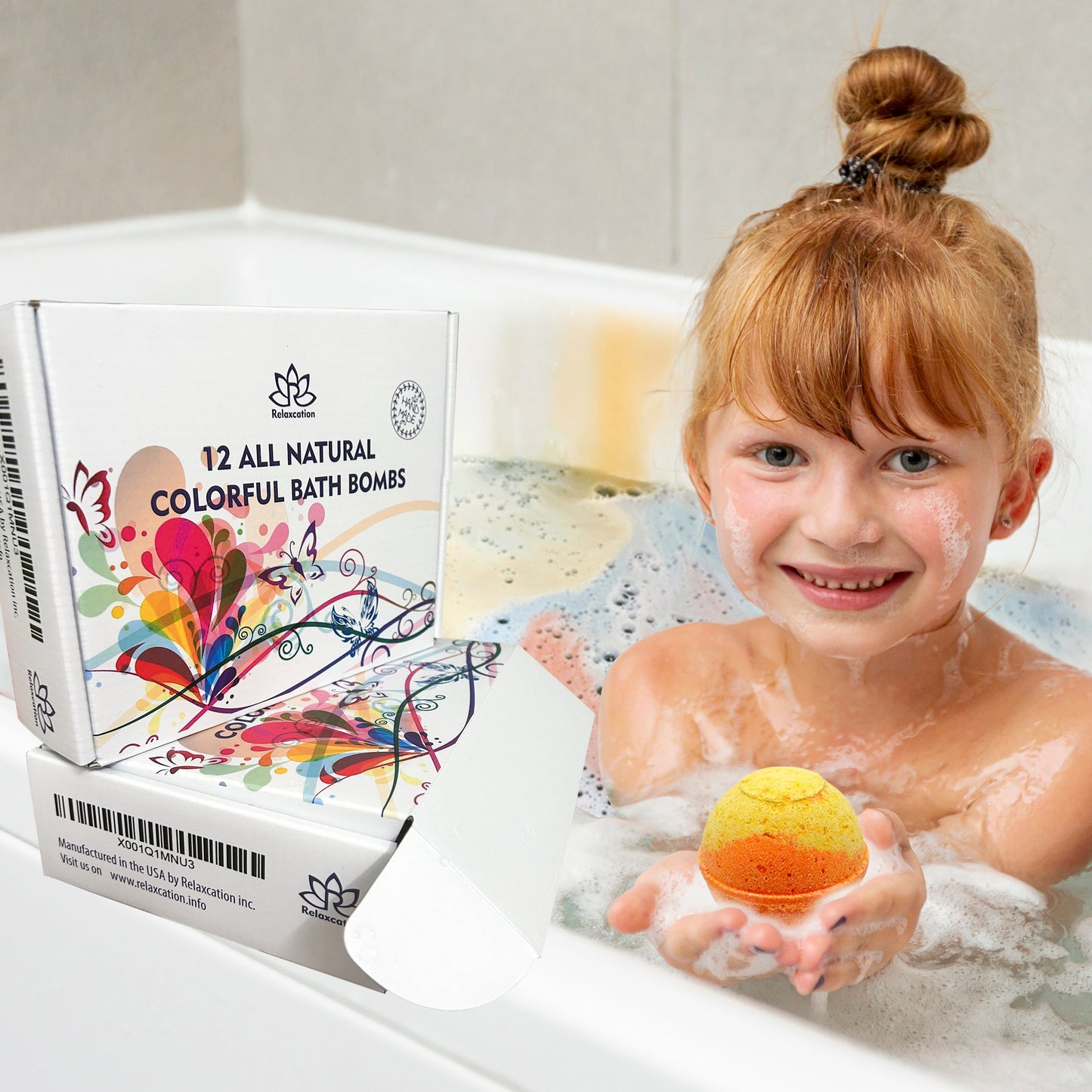 Criança na banheira com bath bombs